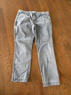 GAP Straight Leg Pants in Light Gray